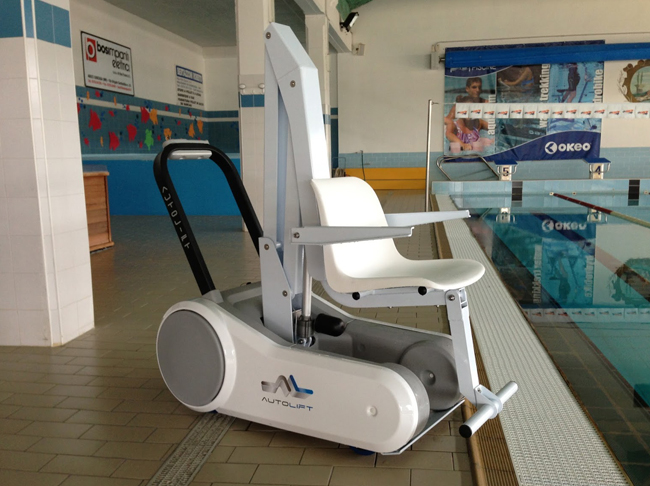 Sollevatore mobile da piscina per disabili